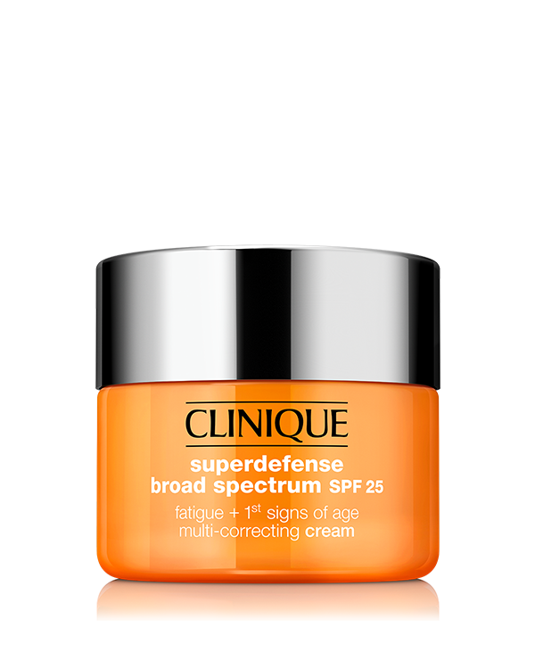 Hidratante em Creme Antissinais Superdefense FPS 25, Um gel-creme refrescante e sedoso com FPS que combate a fadiga e os primeiros sinais de envelhecimento.