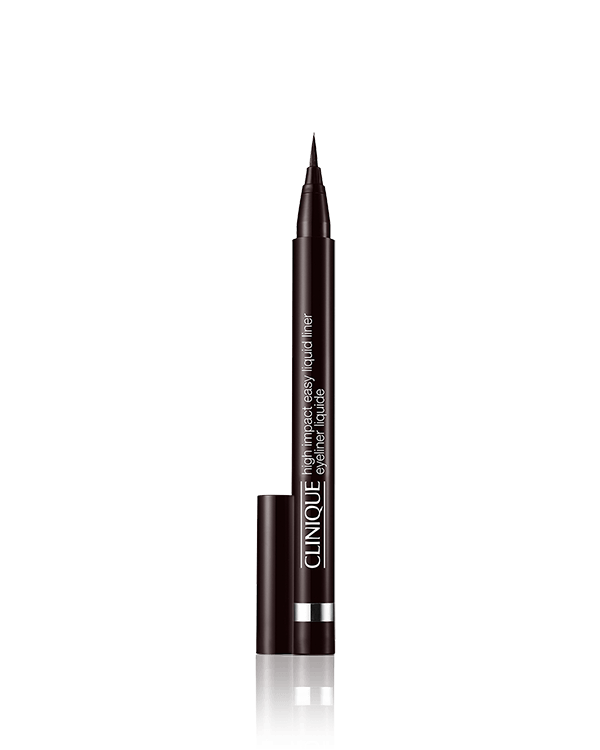 Delineador High Impact™ Easy Liquid Eyeliner, Todo o drama de um delineador líquido sem o drama de fazer um delineado.